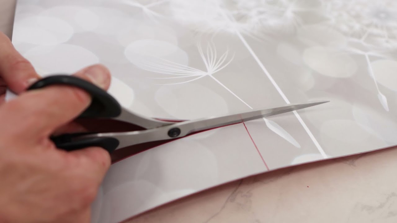 We'll show you how to mount the kitchen splashback without any problems.